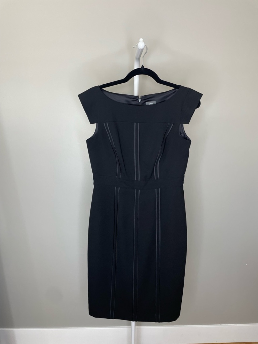 Vince Camuto Black Cap-Sleeve Midi Sheath Work Dress